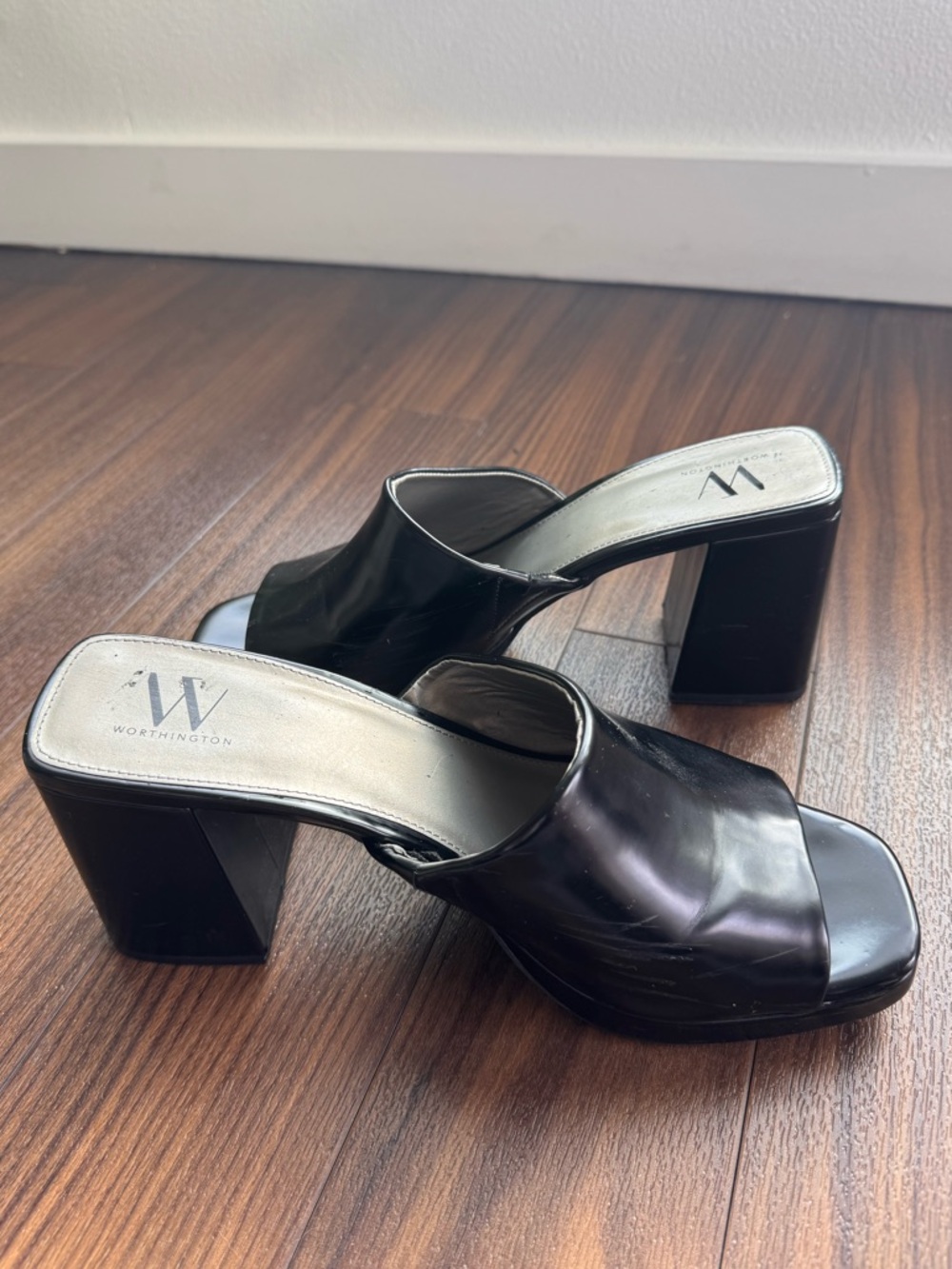 Worthington Black Patent Leather Block Heel Mules Sandals Size 9